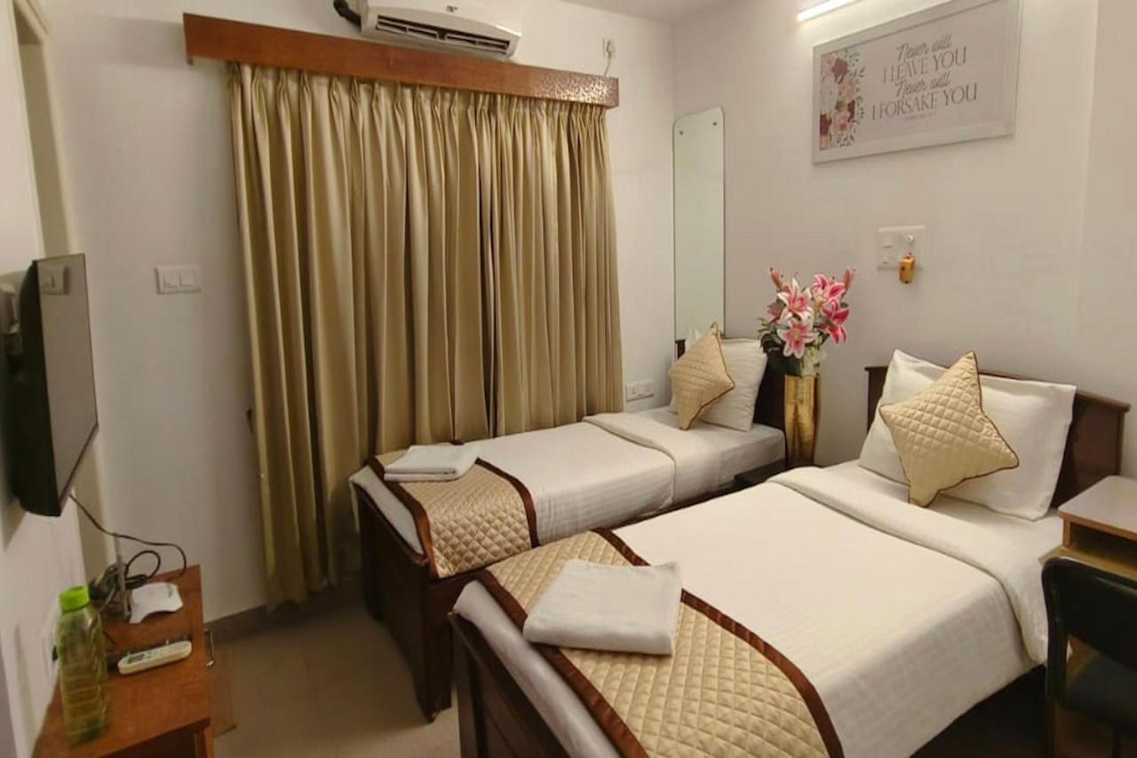 Yahweh Suites Bangalore Bagian luar foto